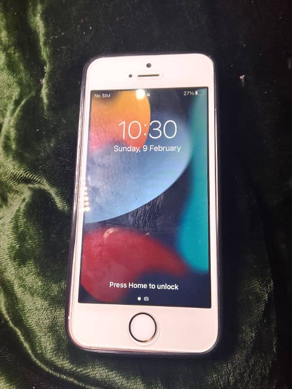 I phone 5SE 16 gb memory 4