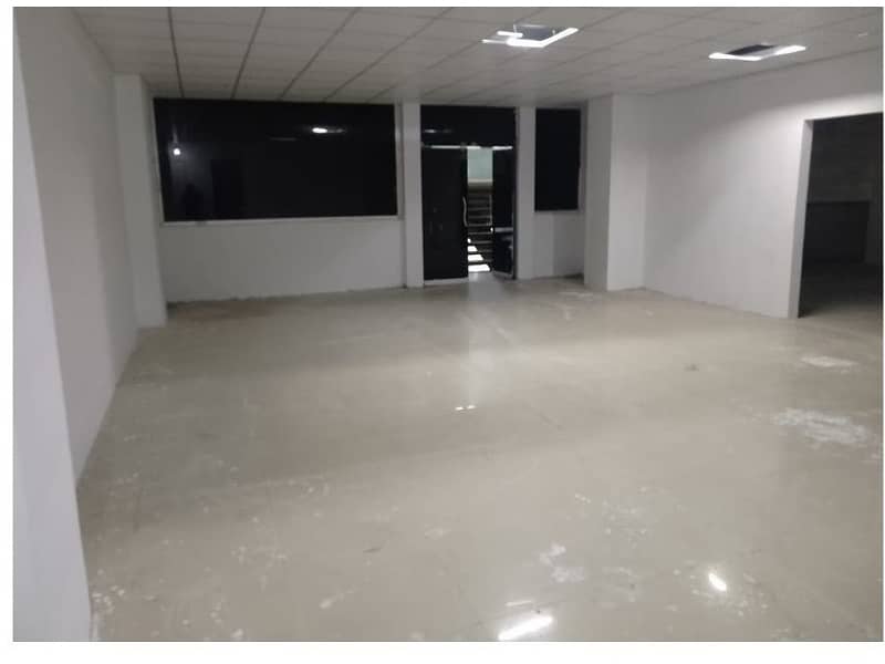 Area 700 Square Feet Office Available For Rent Real Pictures In Main Boulevard Road Gulberg 3 Lahore 3