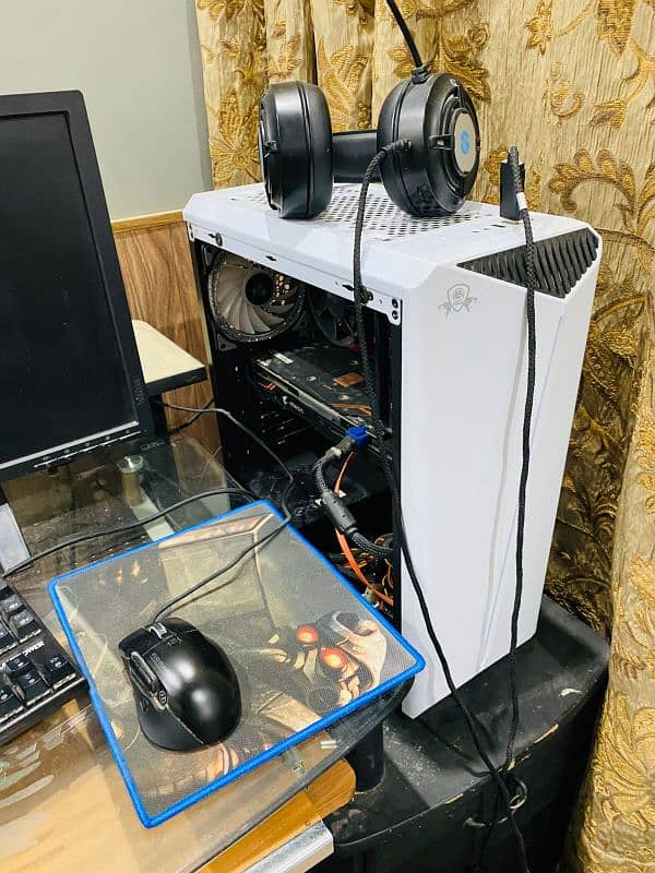 Gaming PC With Lcd Table Full Setup 5