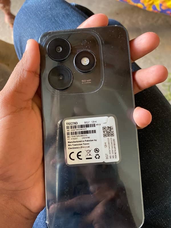 4gb ram and 128gb memory box sath hain 0