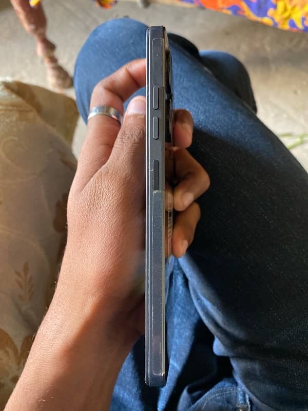 4gb ram and 128gb memory box sath hain 1
