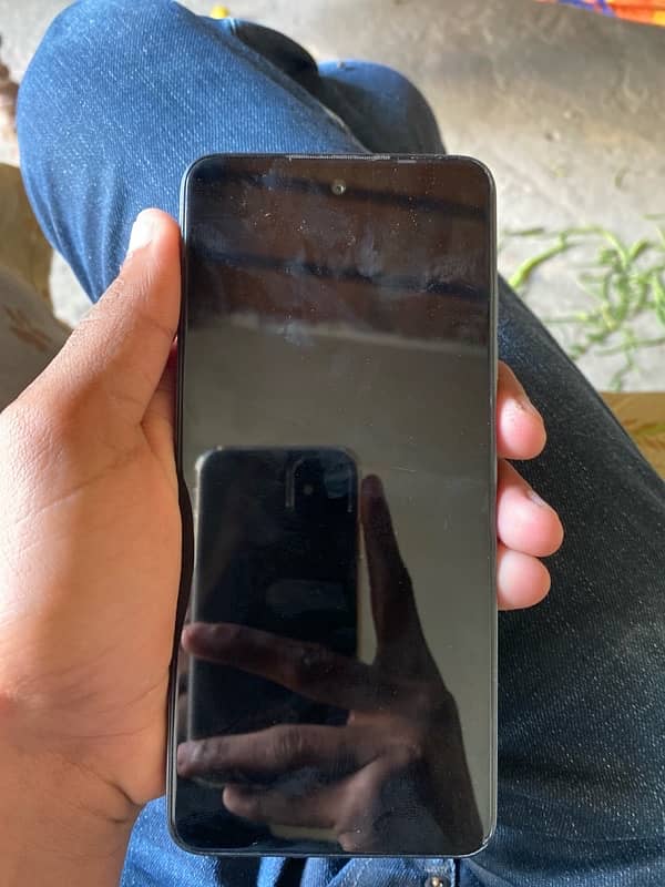 4gb ram and 128gb memory box sath hain 2