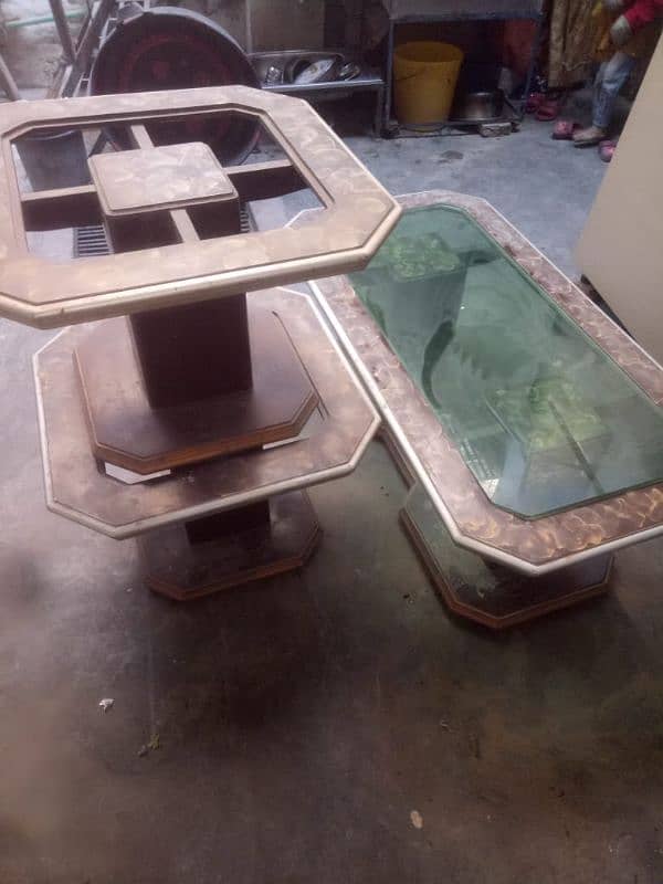 Table set for sale . . with table glass 0