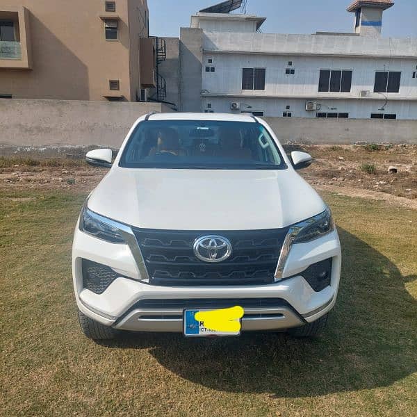 Toyota Fortuner V 2022 0