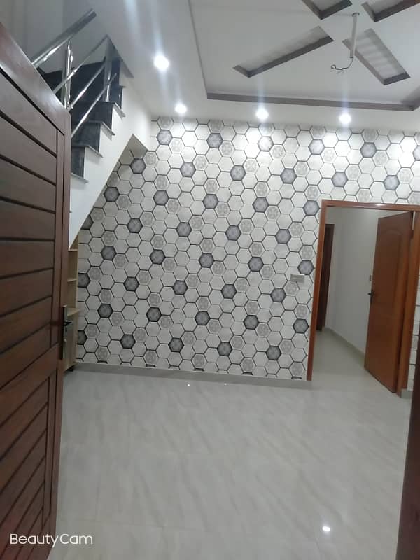 Vip beautiful 5 marla lower portion is available for rent in sabzazar lhr 2