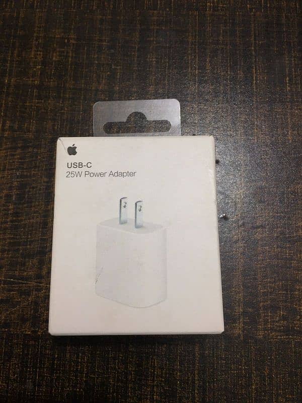 Apple 25W power adapter (usb c) 0