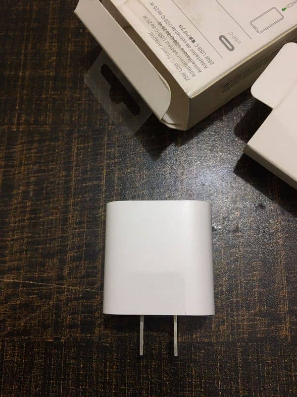 Apple 25W power adapter (usb c) 4