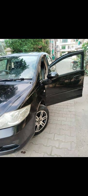 Honda City IDSI 2006/2007 ,please description par kr pir call Karen 7