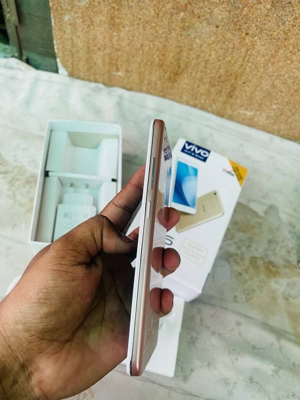 Vivo Y66 (4gb/64gb)urgent Sale. 0/3/2/9/7/7/5/7/4/1/3 5