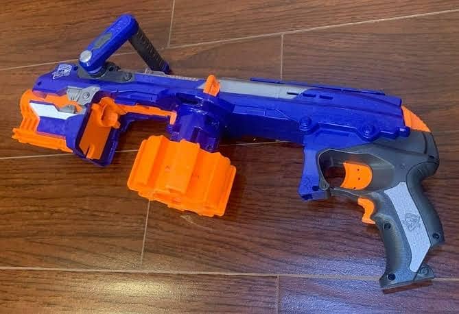 Nerf n-strike blaster with 1 magazine good condition 1