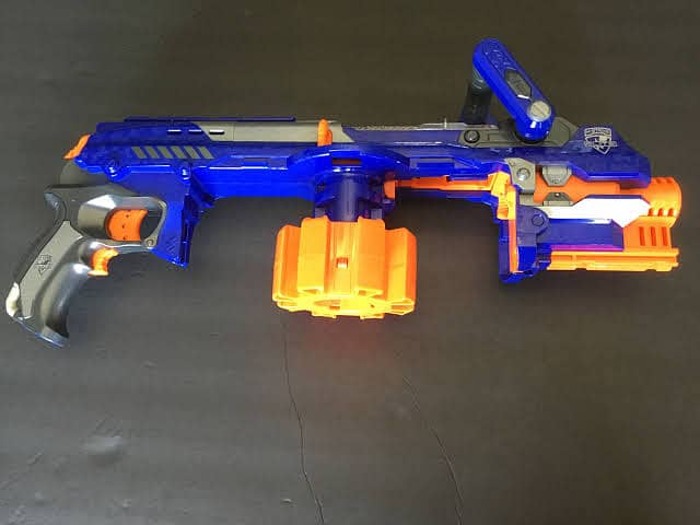 Nerf n-strike blaster with 1 magazine good condition 2