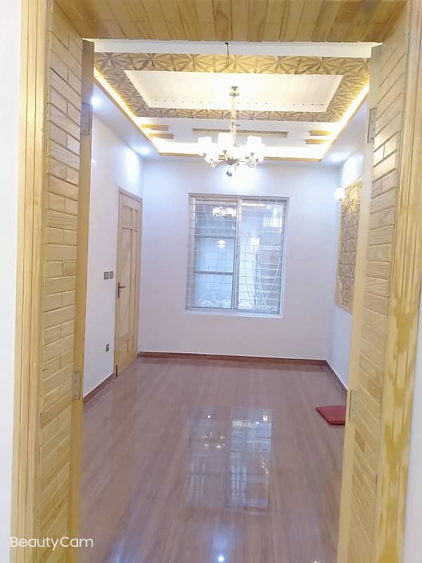 Vip beautiful 5 marla lower portion is available for rent in sabzazar lhr 4