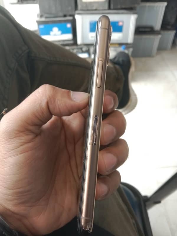 iphone 11pro pta approved 5