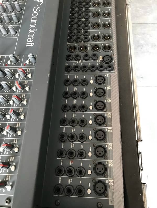 soundcraft spirit8 with orignal supply 1