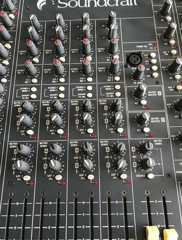 soundcraft spirit8 with orignal supply 3