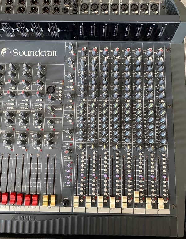 soundcraft spirit8 with orignal supply 10