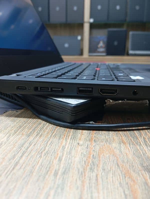 Lenovo t490 cori i5 8 gen 16 ram 256 SSD nvme condition 10/10 1