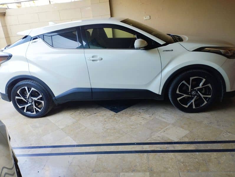 Toyota C-HR 2017 1