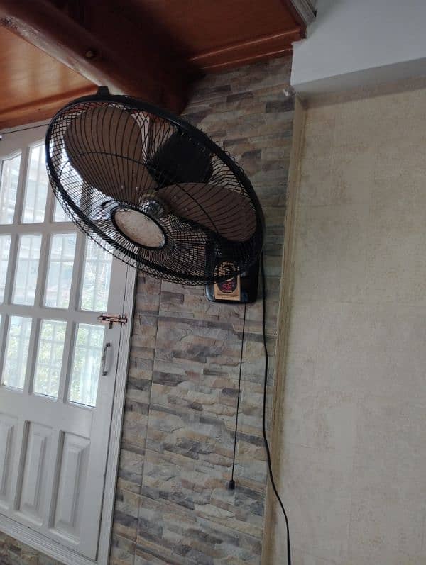 "Wall Fan – Powerful and Energy-Efficient 0