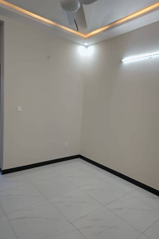 10 Marla Upper Portion For Rent In Pgechs Phase 1 At Very Ideal Location Very Close To Main Road 11