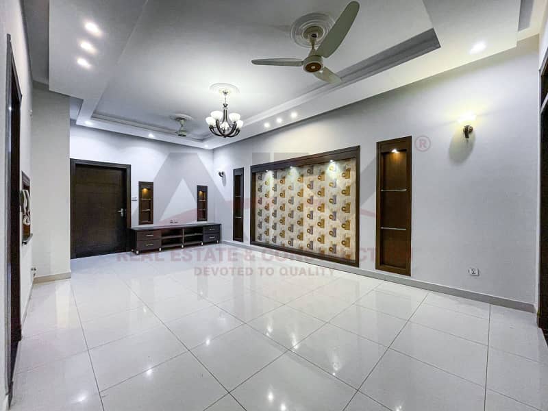 10 MARLA HOUSE AVALIABLE FOR RENT IN BAHRIA TOWN PHASE 3 0