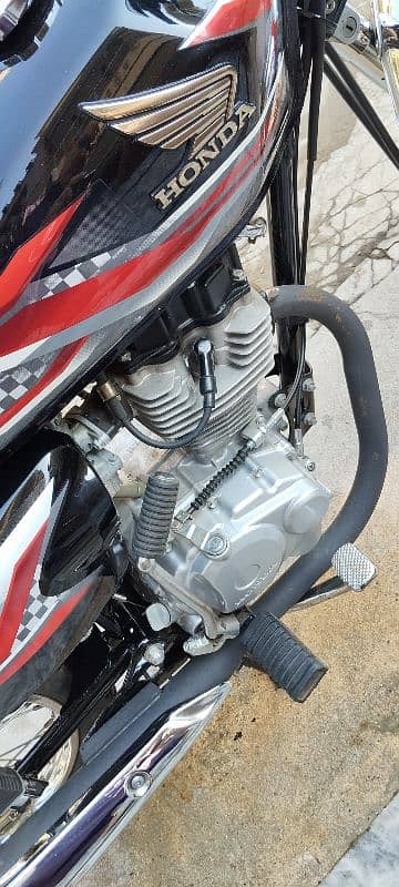 Honda 125 Brand new condition 5