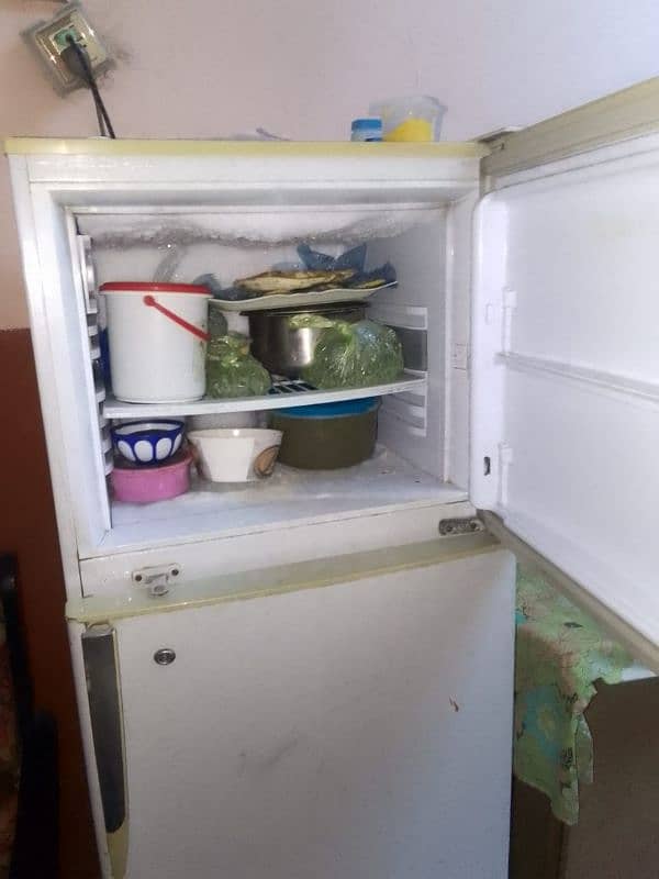 Pel. . . . . . . refrigerator 3