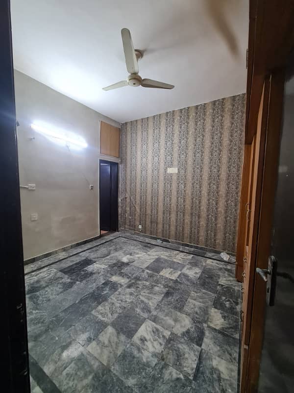 10MARLA TILE MARBLE FLOORING LOWER PORTION FOR RENT IN ALLAMA IQBAL TOWN 9