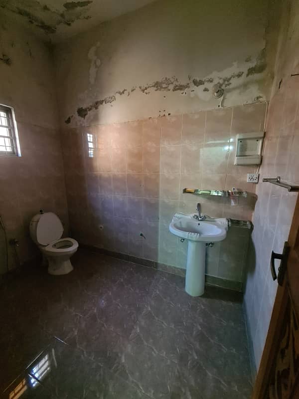 10MARLA MARBLE FLOORING UPPER PORTION FOR RENT IN ALLAMA IQBAL TOWN 2