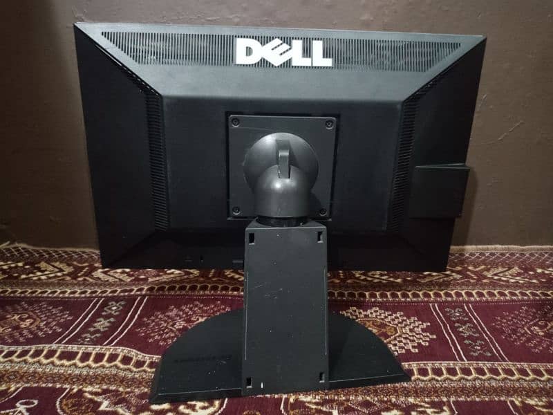 19 Inch LCD with Attach Speaker 3