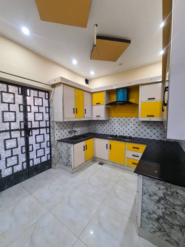 10MARLA NEW TILE FLOORING UPPER PORTION FOR RENT IN ALLAMA IQBAL TOWN 3