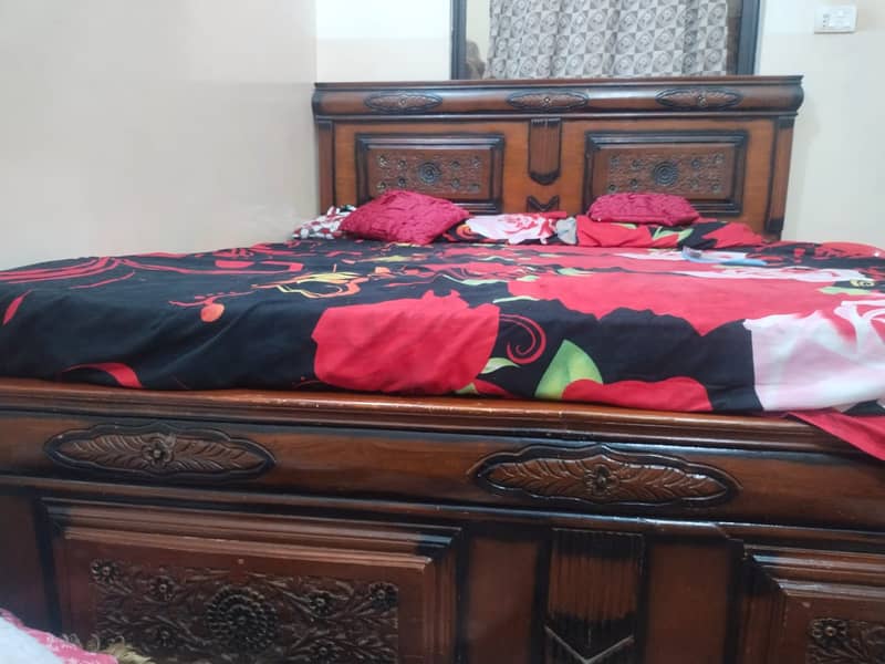 WOODEN  DOUBLE BED SET FOR SALE 0