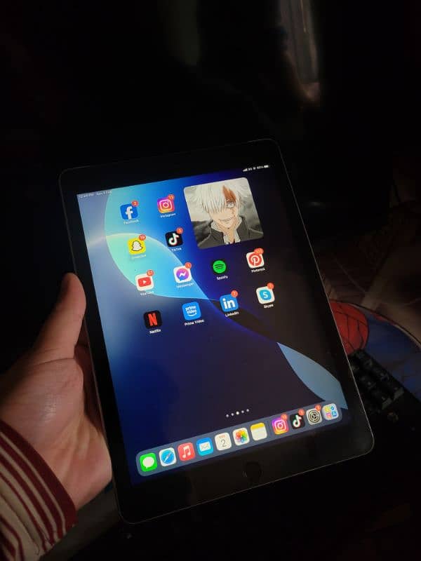 Apple iPad 5th gen 1