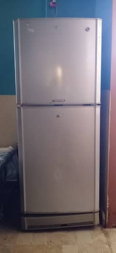 PEL fridge use condition is mein sb ok hai kabhi repair nhi hoa hai