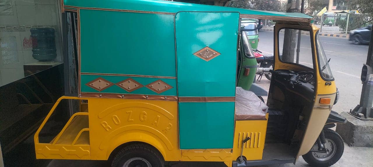 Rozgar Auto Rickshaw 9 Seater & 6 Seater 200 CC 1