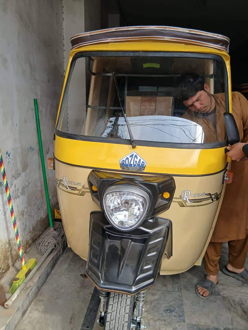 Rozgar Auto Rickshaw 9 Seater & 6 Seater 200 CC 8