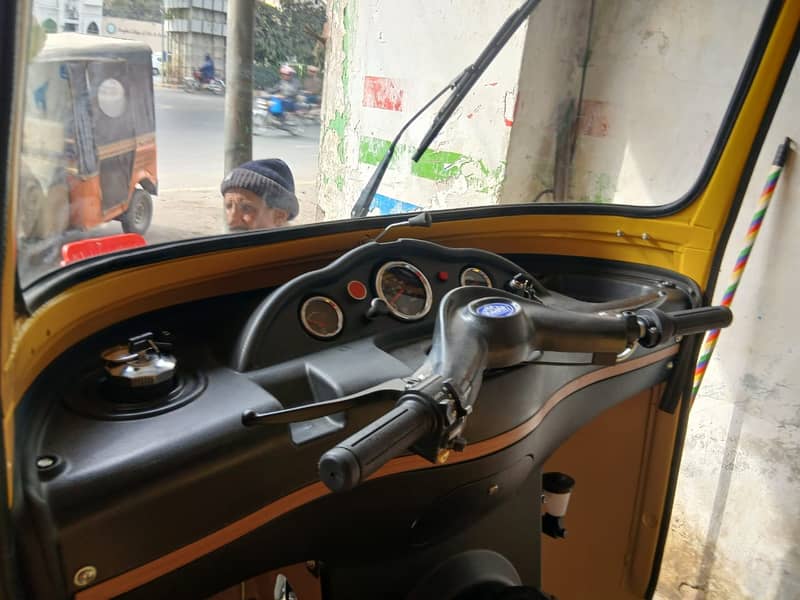 Rozgar Auto Rickshaw 9 Seater & 6 Seater 200 CC 9