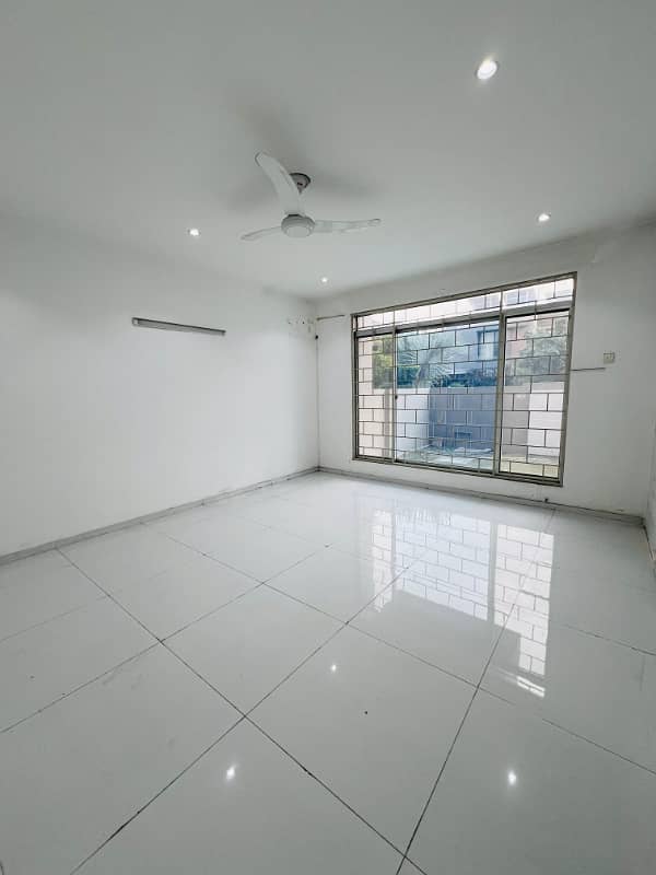 10 Marla House Available For Rent In DHA Phase 5 13