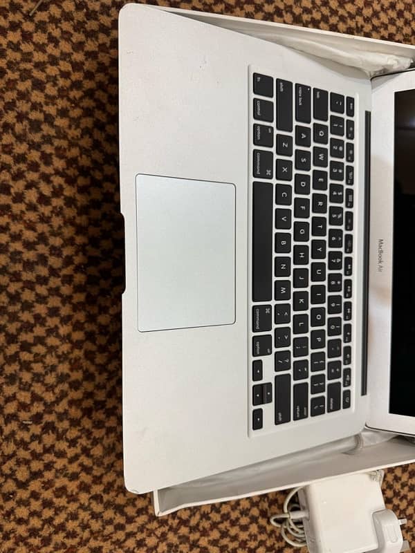 MACBOOK AIR 2015 MODEL 4