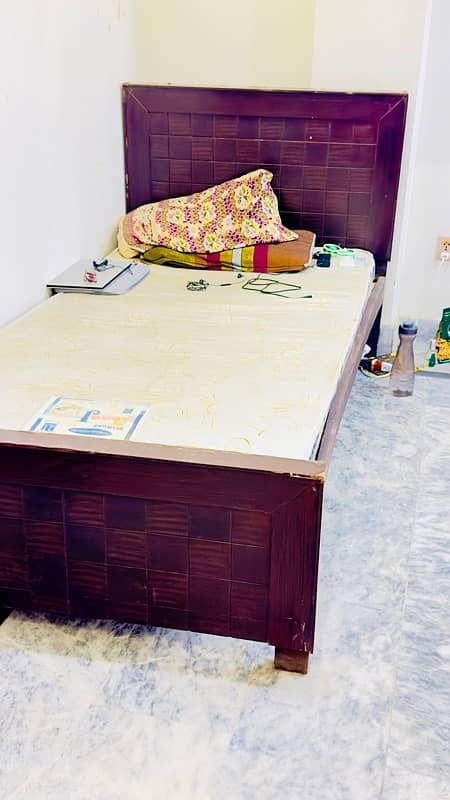 single bed for sale only 1 year used 0