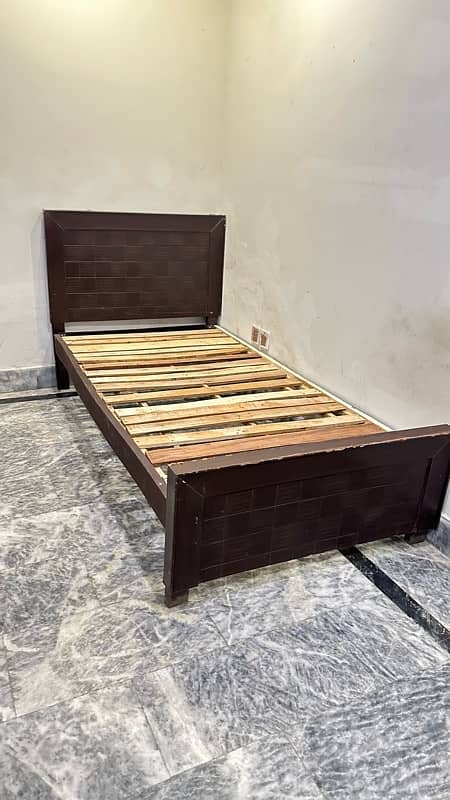 single bed for sale only 1 year used 2