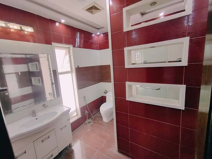 1 kinal like a new beautiful upper portion for rent in valencia 7