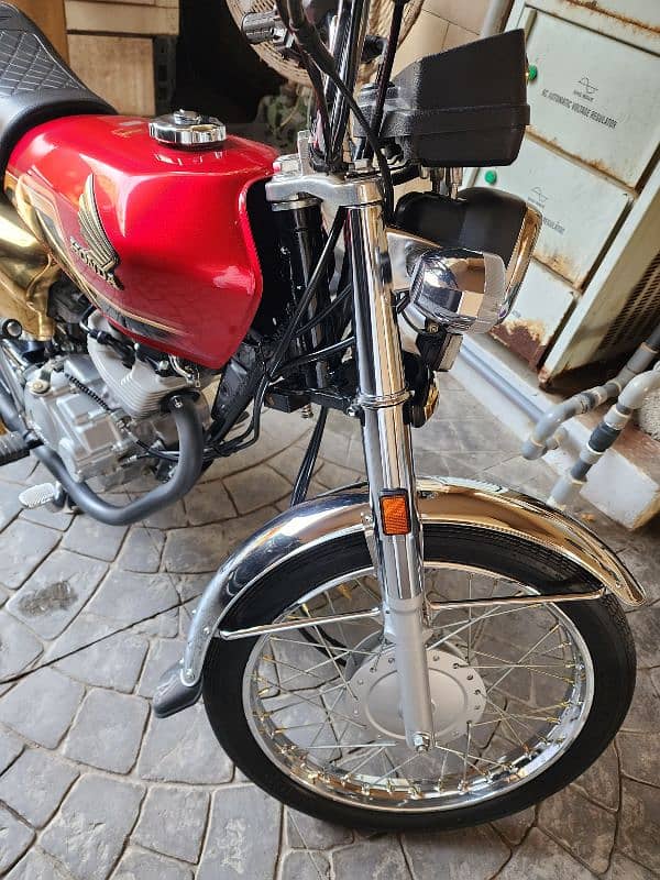 Honda 125 Gold Edition 3