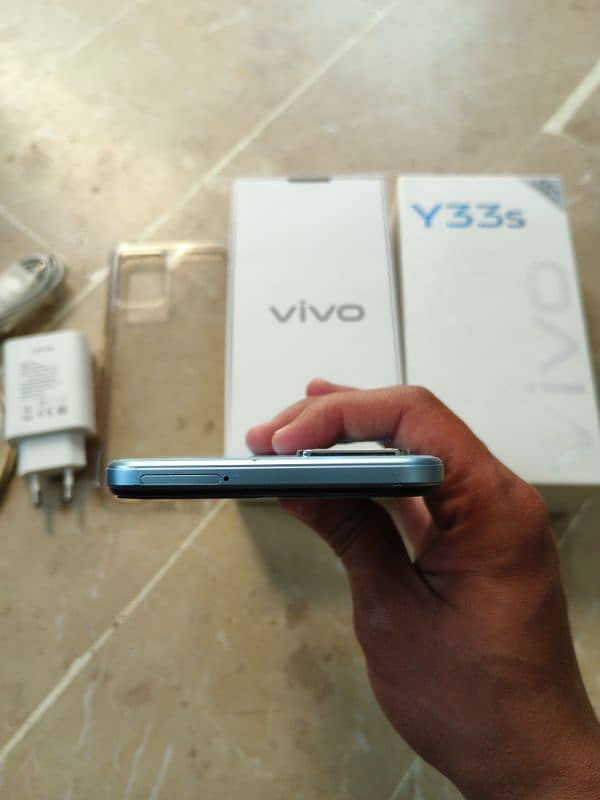 VIVO Y33S 6