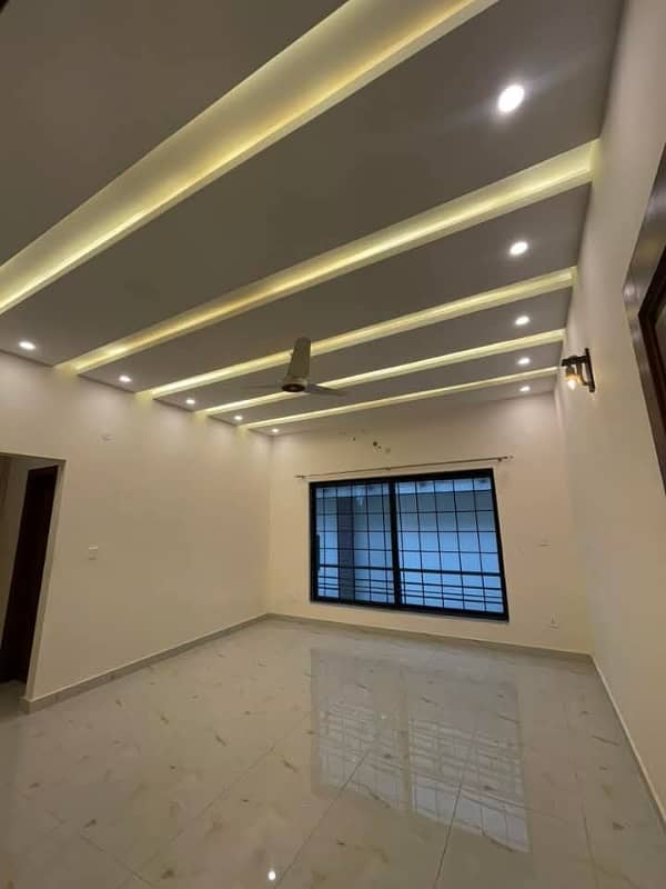 1 kinal brand new first entry upper portion for rent in valencia 7