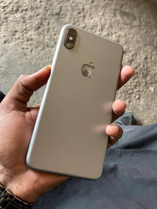 xs max 64gb only berry change Baki all ok 0