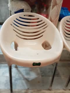 2 plastic chairs (wifi design)