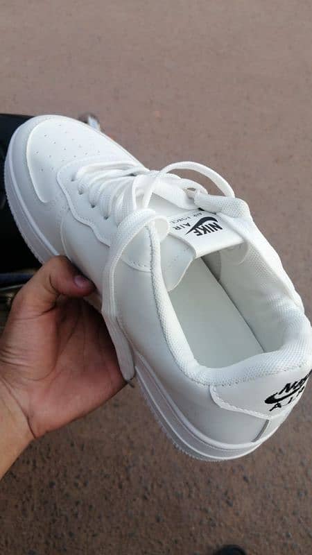 White sneakers 0