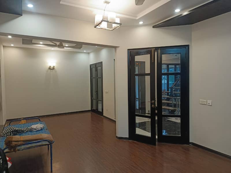 10 Marla Bungalow For Rent DD-Block DHA Phase 4 Lahore. 4