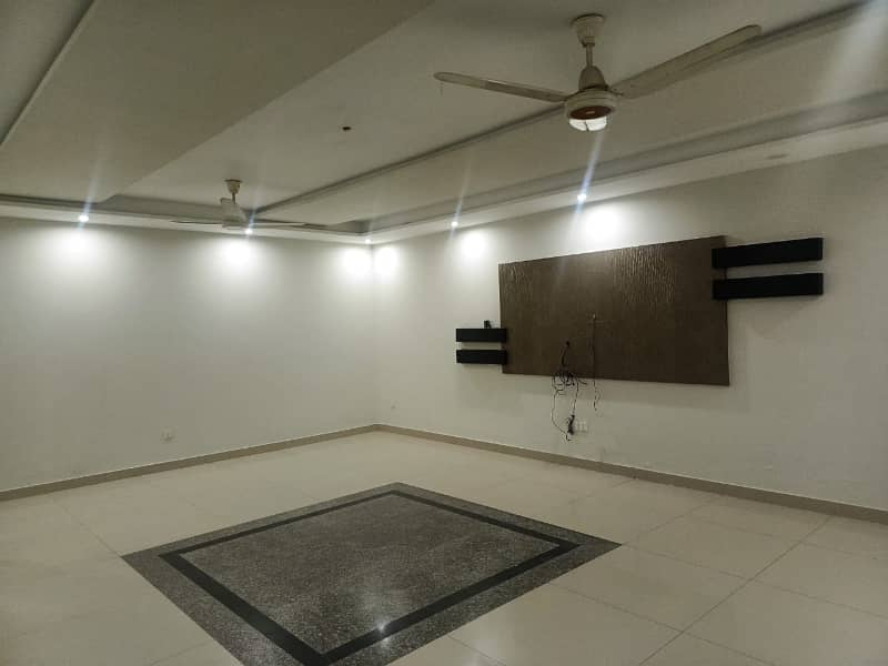 10 Marla Bungalow For Rent DD-Block DHA Phase 4 Lahore. 5